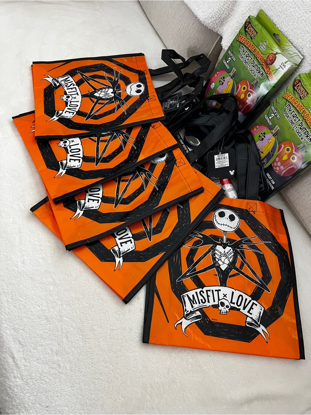 Lot of 10 Halloween items bags decorations and makeup - Picture 10 of 11